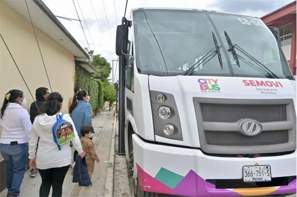 Mariana Nassar impulsa el reordenamiento del transporte público en Oaxaca